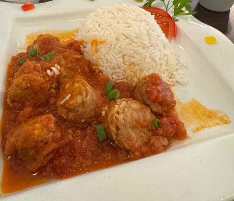 Rougail saucisse fumée mijoté aux tomates et épices cuit à l'airfryer